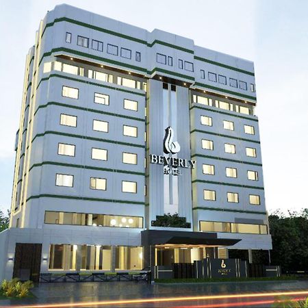 Beverly Hotel Batam Nagoya Buitenkant foto