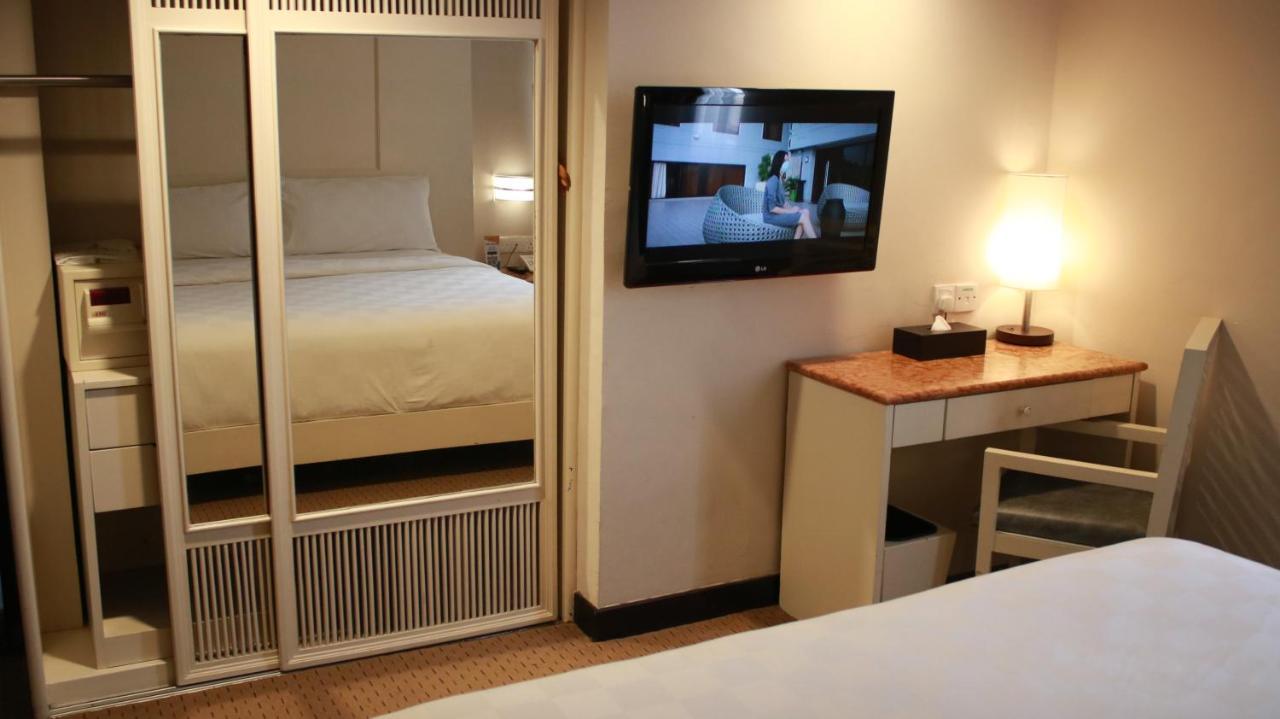 Beverly Hotel Batam Nagoya Buitenkant foto