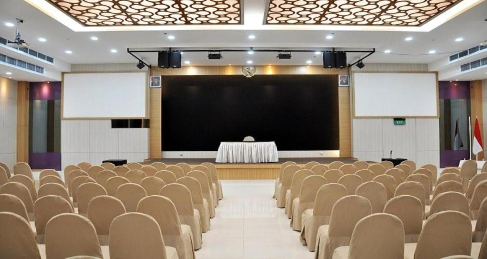 Beverly Hotel Batam Nagoya Buitenkant foto