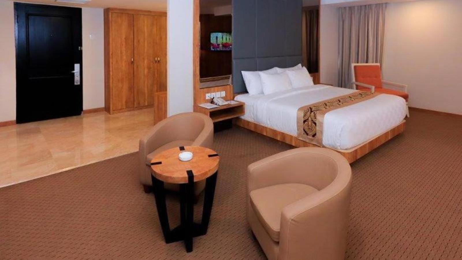 Beverly Hotel Batam Nagoya Buitenkant foto