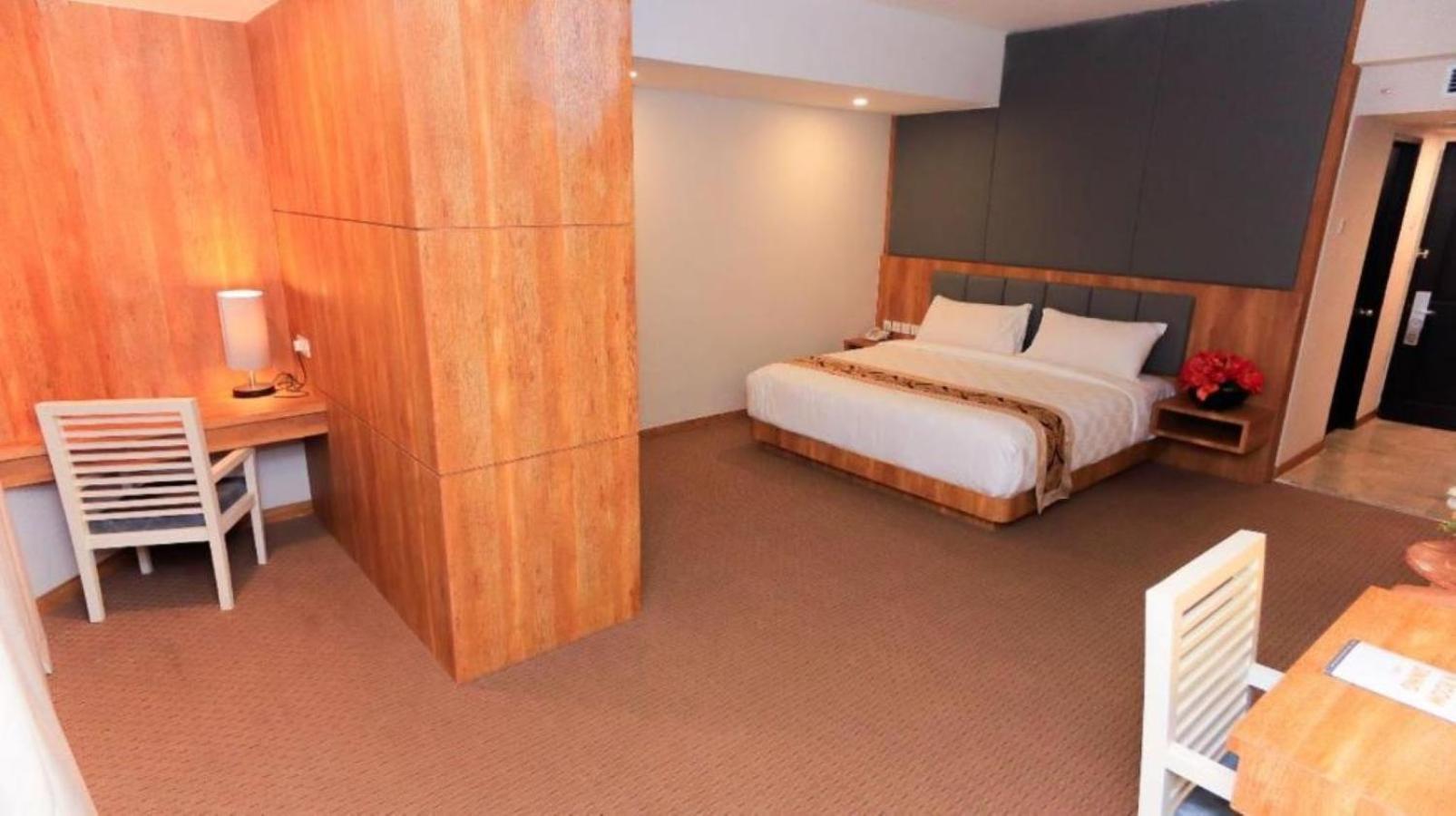 Beverly Hotel Batam Nagoya Buitenkant foto