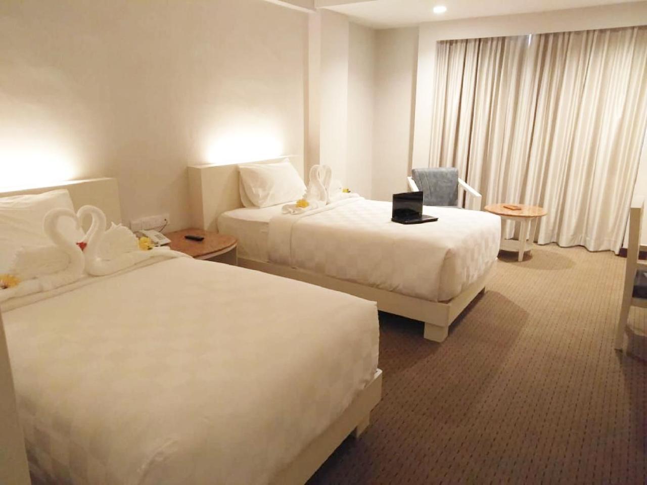 Beverly Hotel Batam Nagoya Buitenkant foto