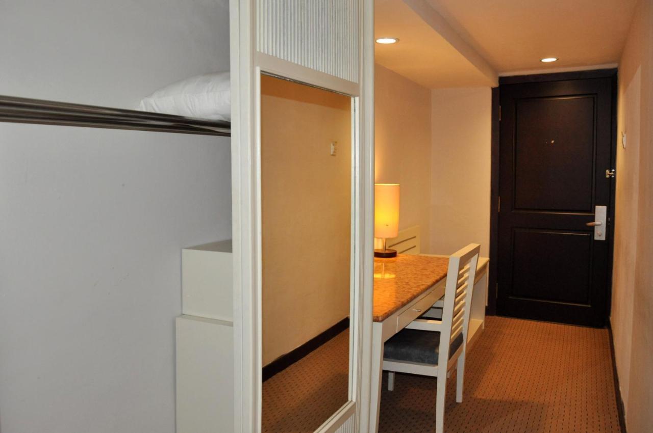 Beverly Hotel Batam Nagoya Buitenkant foto