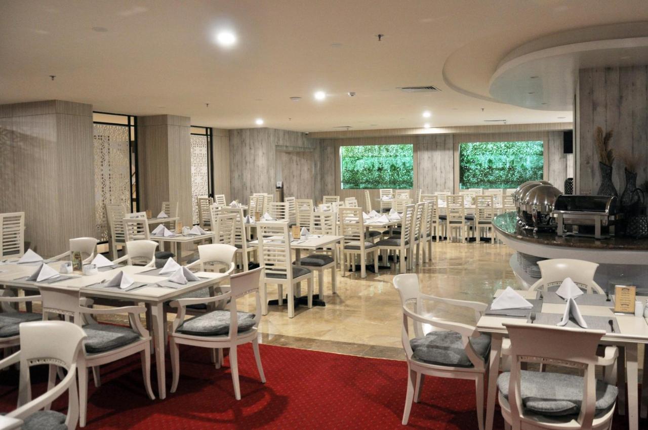 Beverly Hotel Batam Nagoya Buitenkant foto