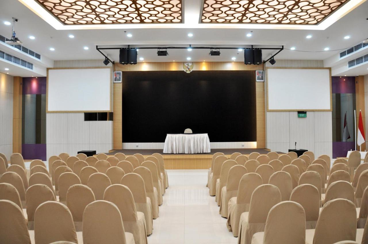 Beverly Hotel Batam Nagoya Buitenkant foto