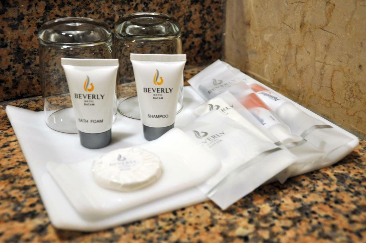 Beverly Hotel Batam Nagoya Buitenkant foto