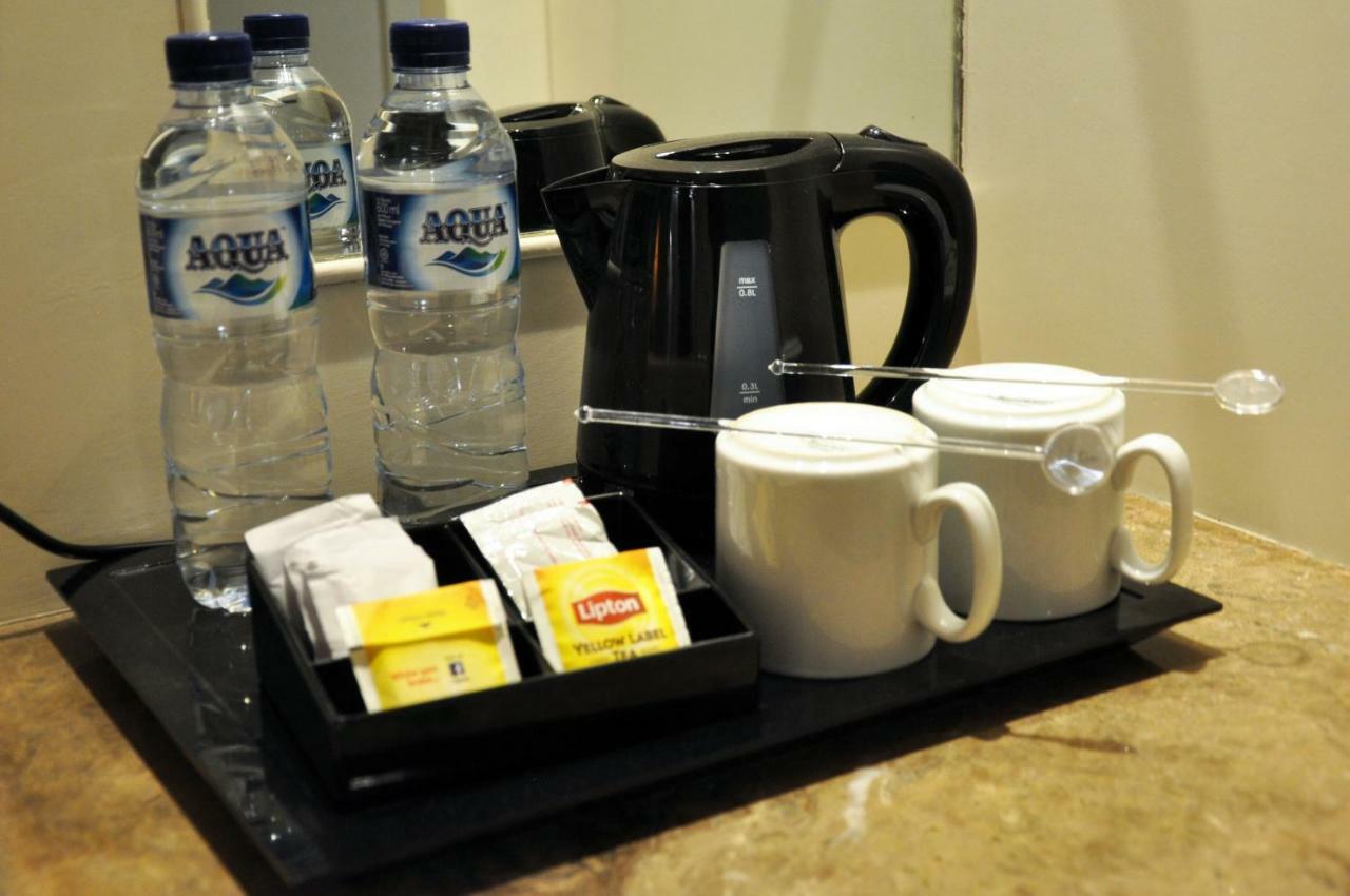 Beverly Hotel Batam Nagoya Buitenkant foto