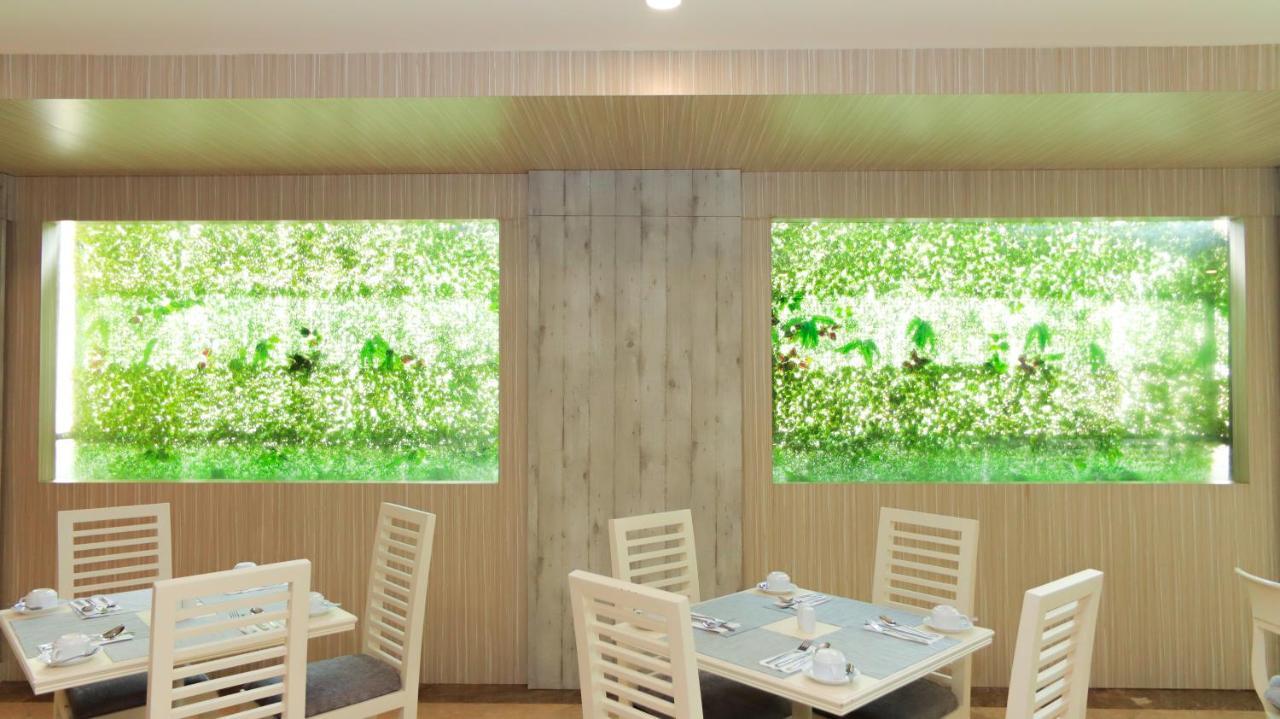 Beverly Hotel Batam Nagoya Buitenkant foto